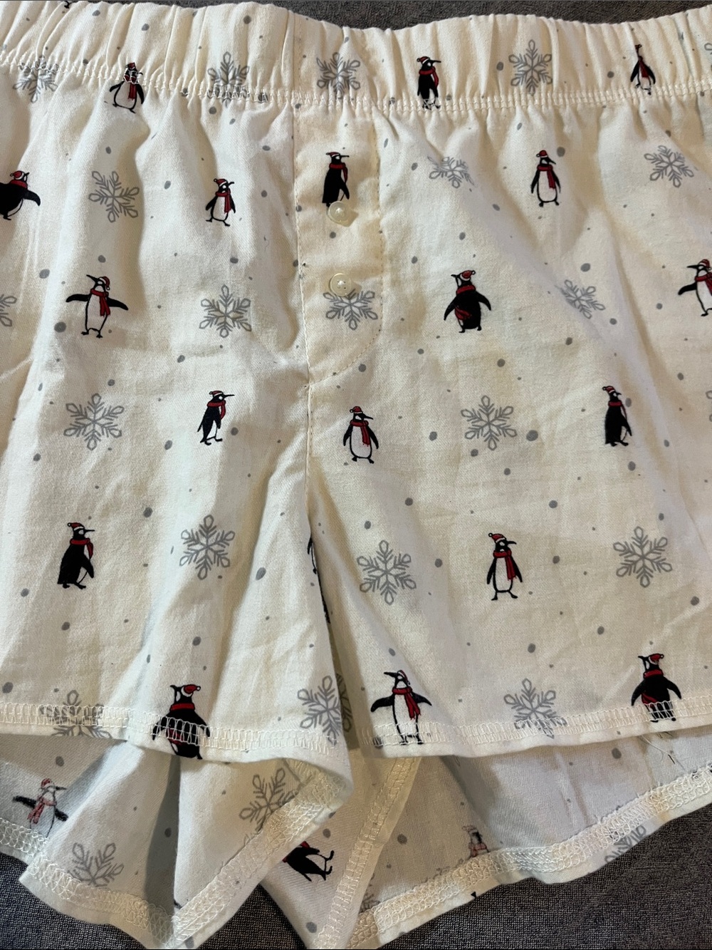 Wondershop Cream Holiday Penguin Print Sleep Pajama Shorts Medium.  NWT